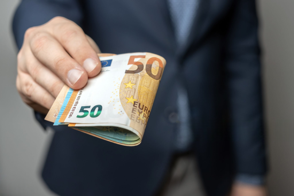 rendre service contre remuneration